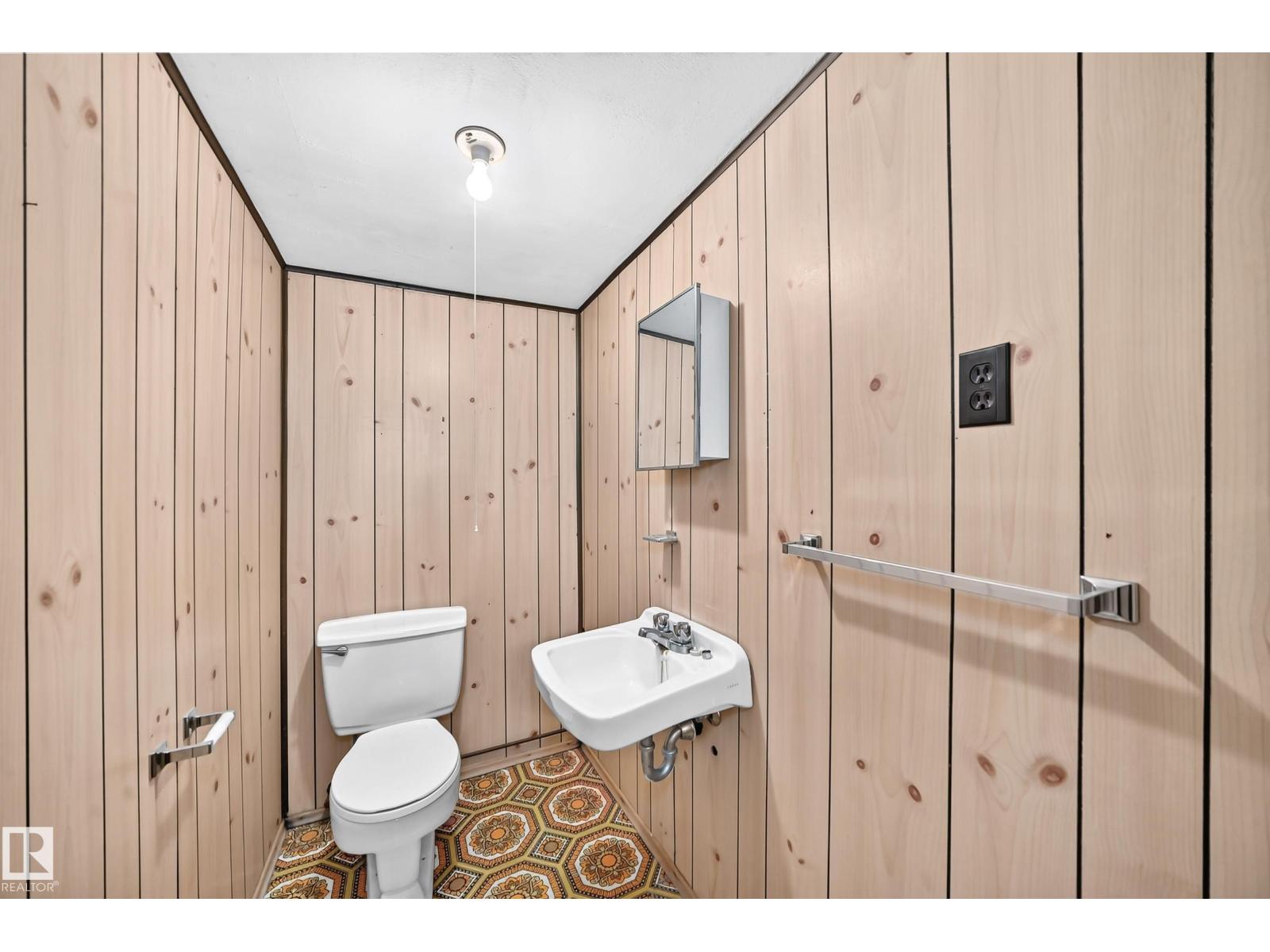 205 53110 RGE ROAD 213 NE - 22