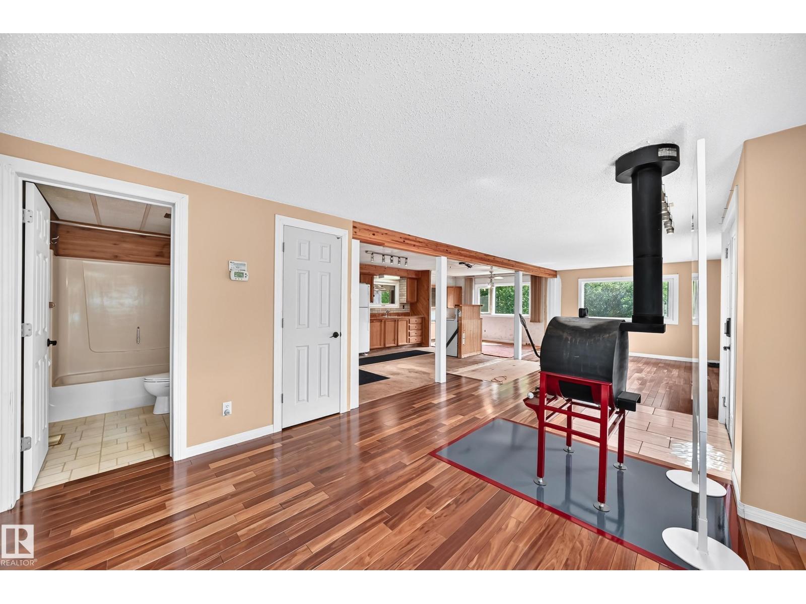 205 53110 RGE ROAD 213 NE - 11