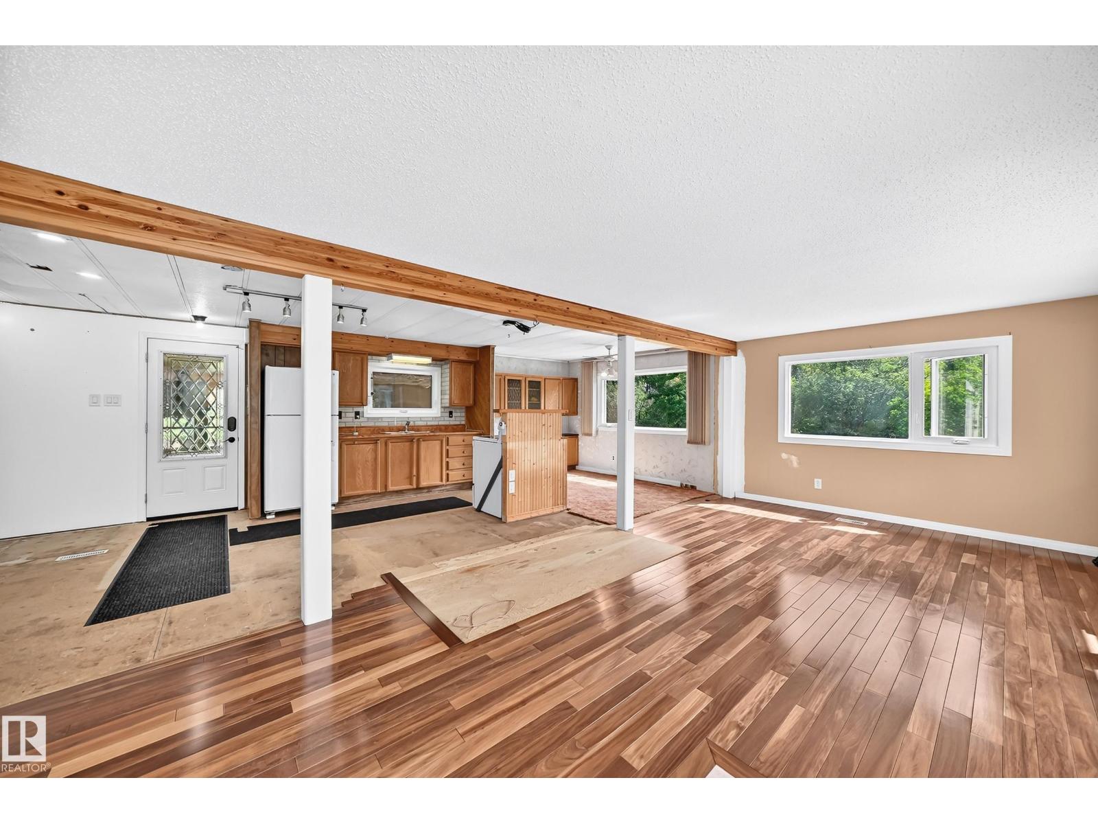 205 53110 RGE ROAD 213 NE - 10