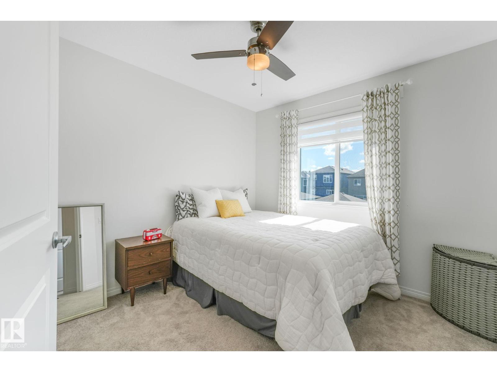 4417 38 ST - 33
