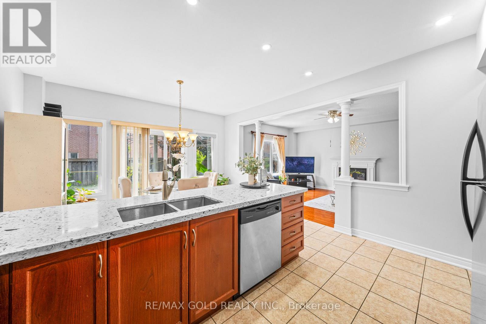 14 DOVEHAVEN CRESCENT - 13