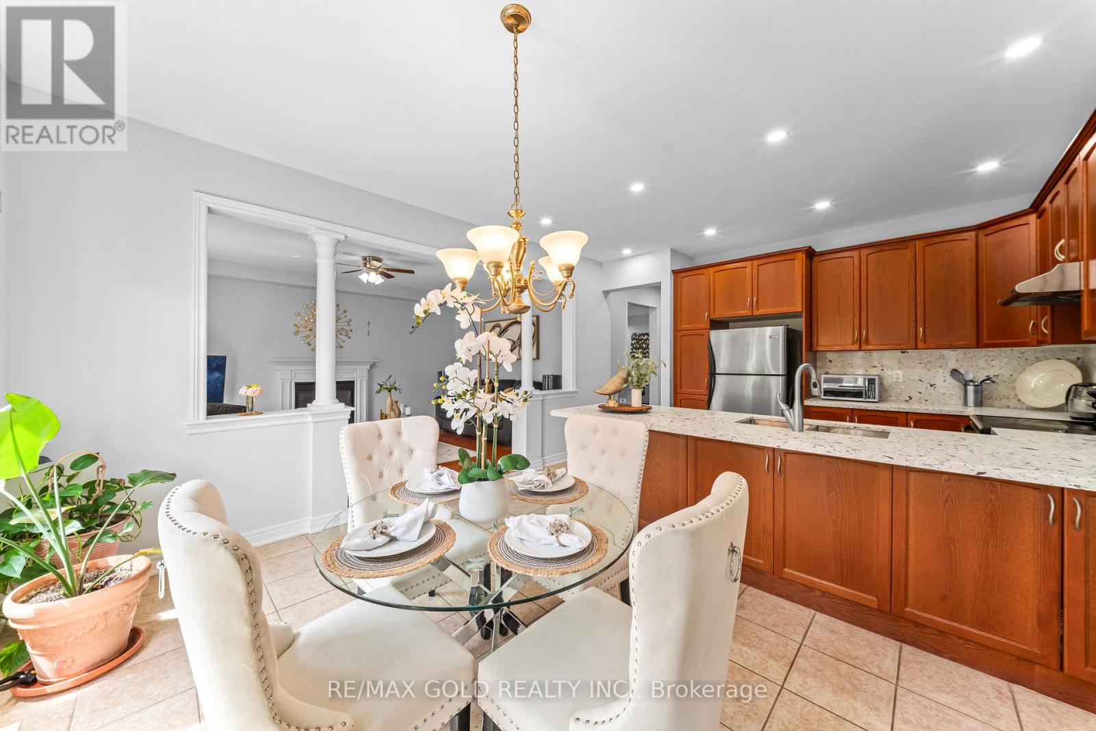 14 DOVEHAVEN CRESCENT - 16