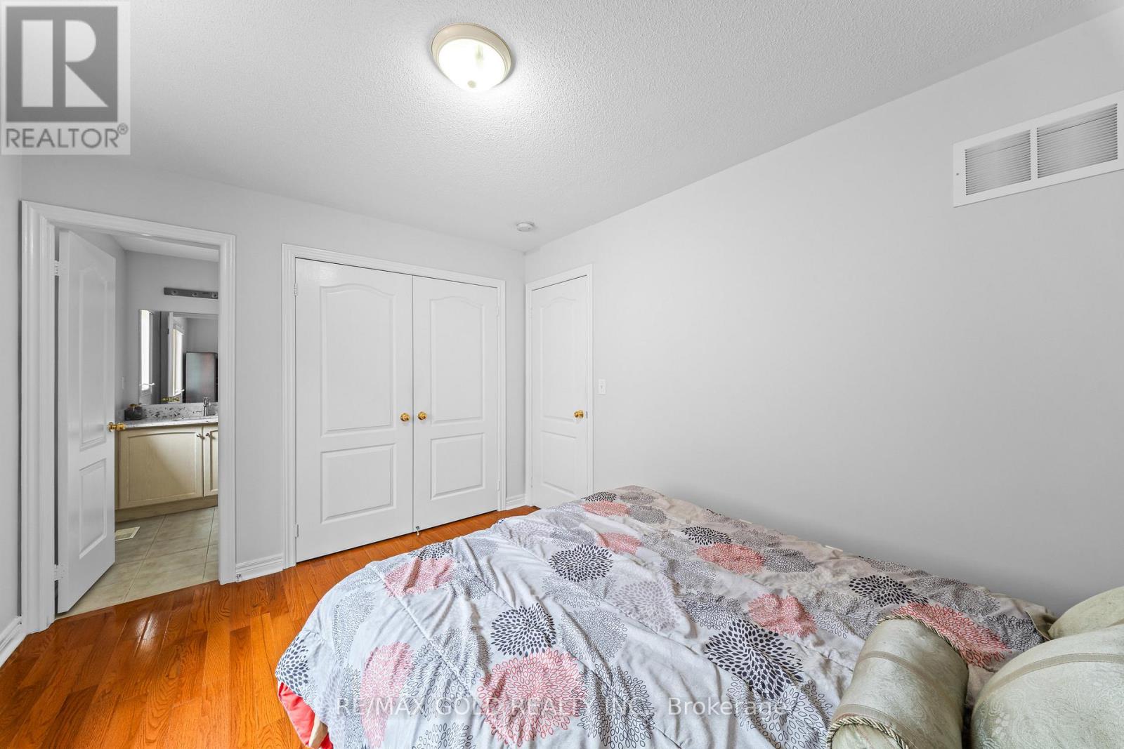 14 DOVEHAVEN CRESCENT - 32