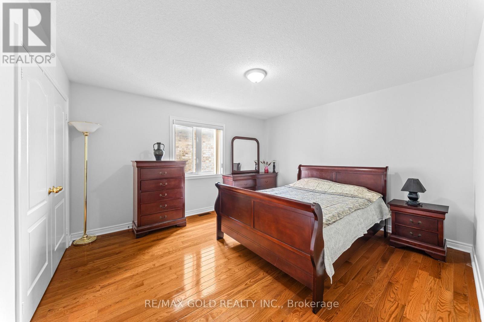 14 DOVEHAVEN CRESCENT - 34
