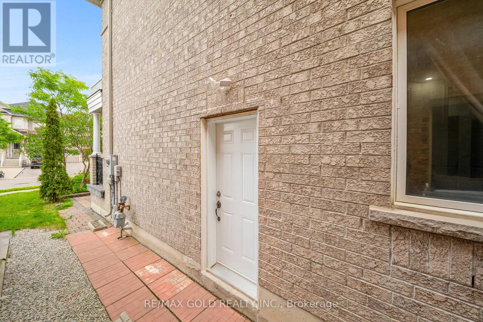 14 DOVEHAVEN CRESCENT - 40