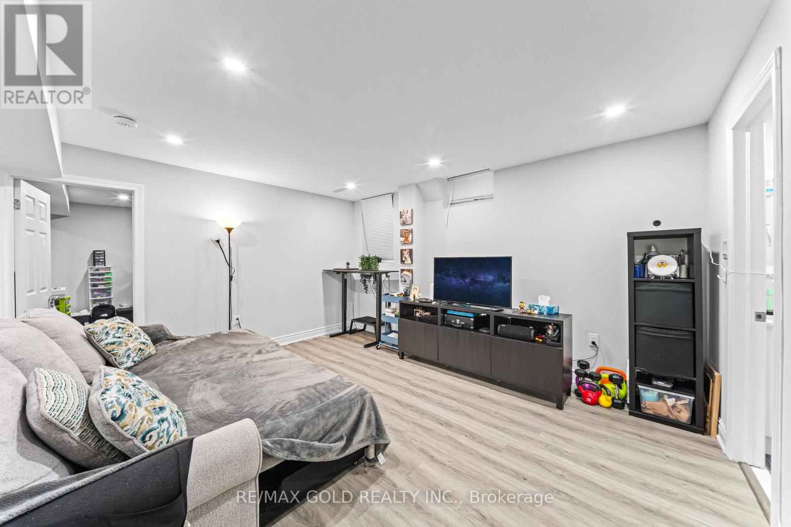 14 DOVEHAVEN CRESCENT - 42