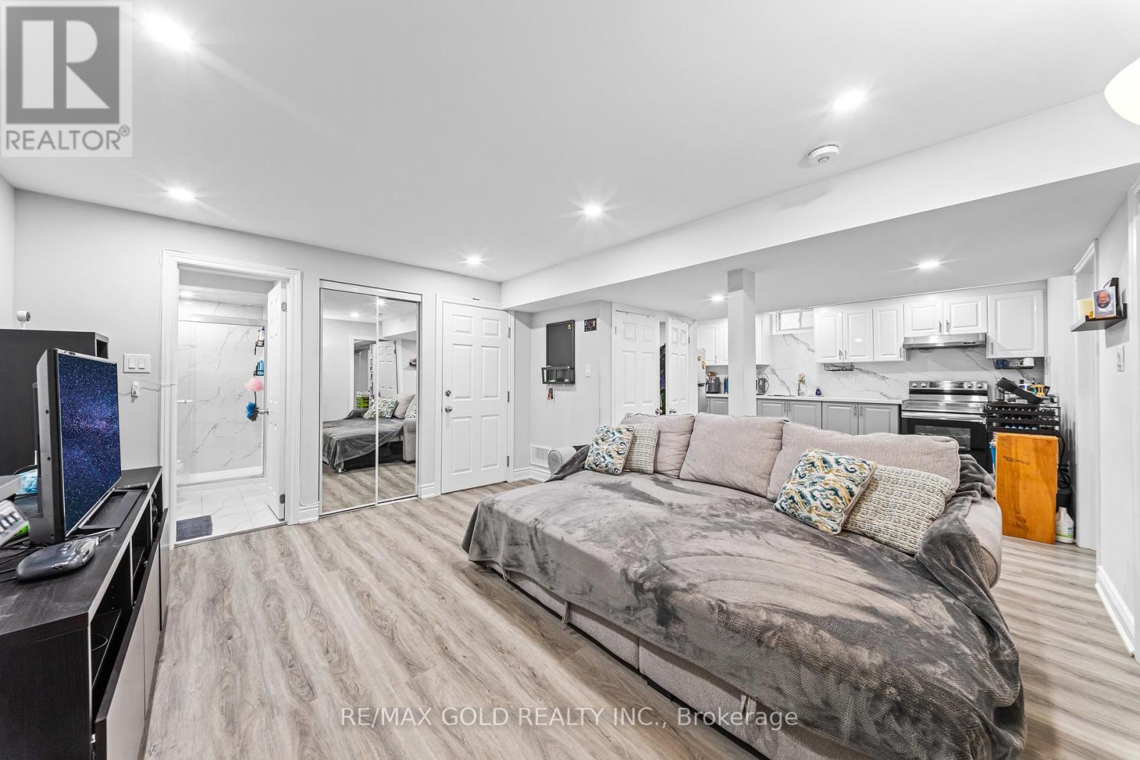 14 DOVEHAVEN CRESCENT - 43