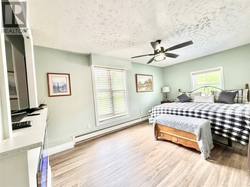 2203 Couture Street - 10