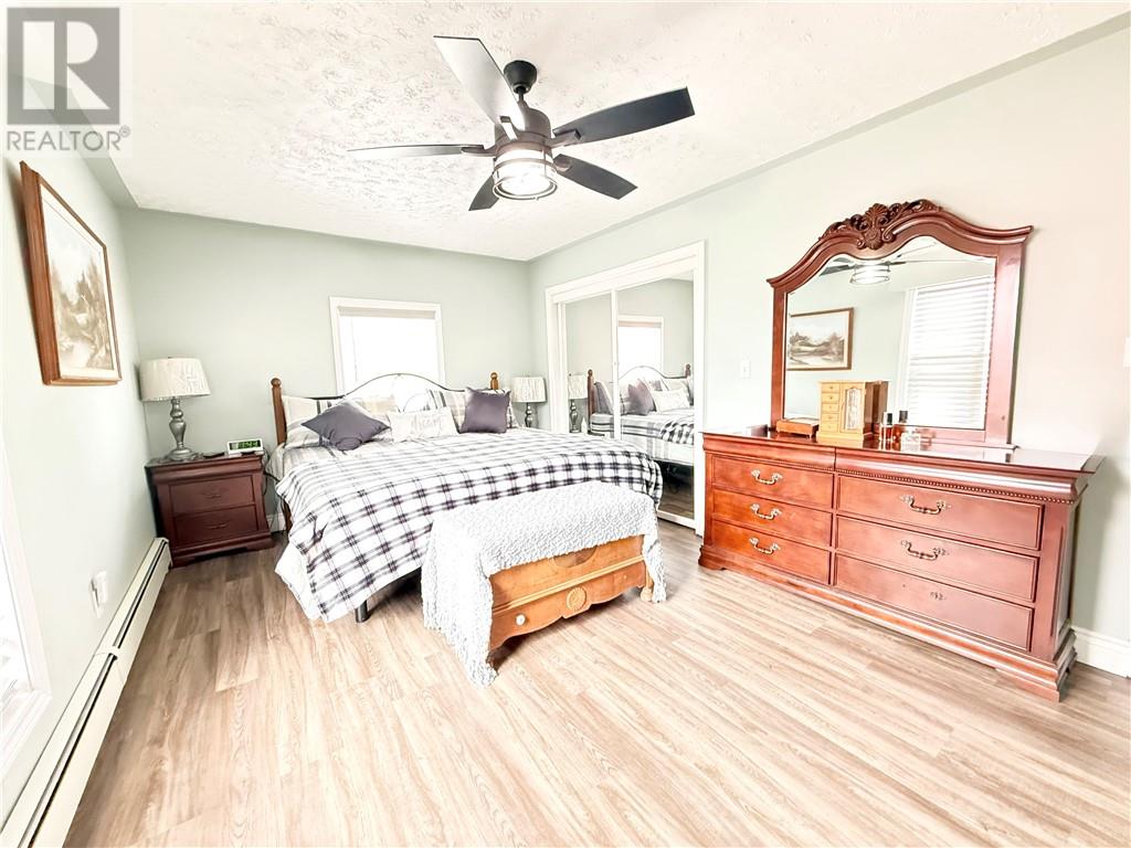 2203 Couture Street - 11