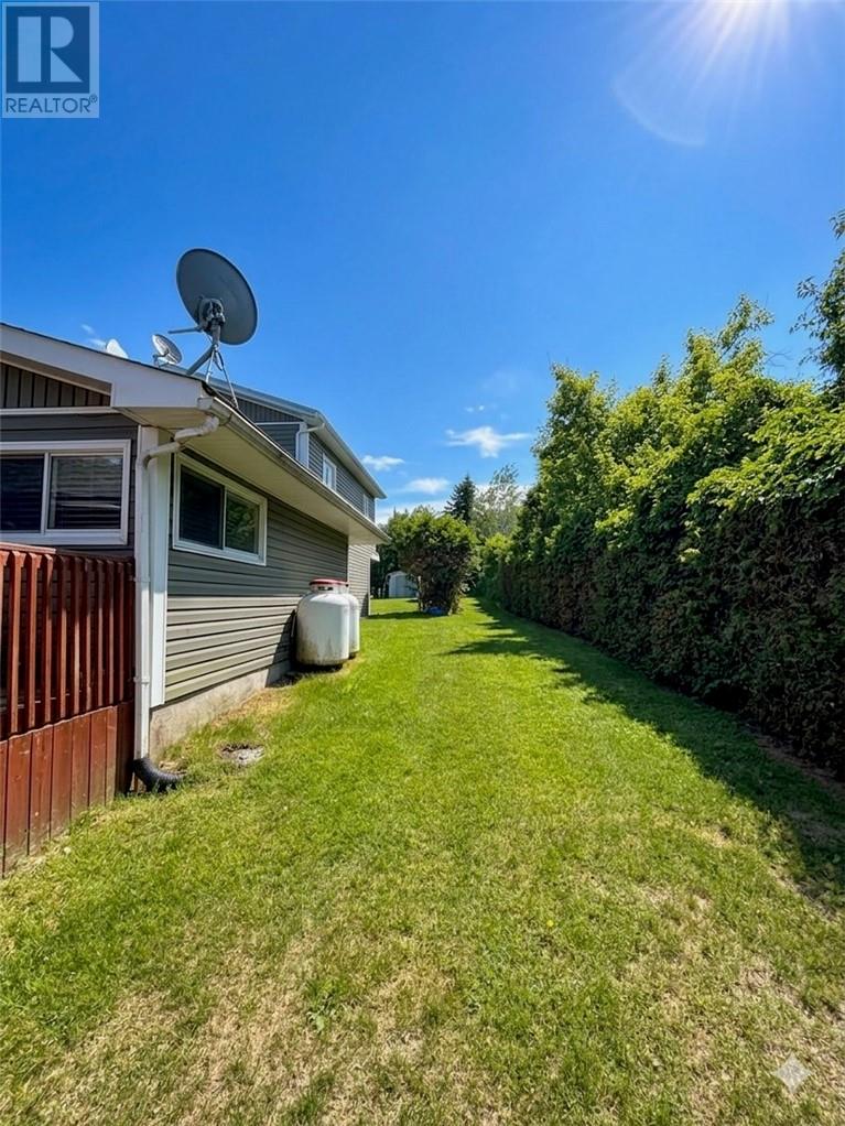 2203 Couture Street - 24