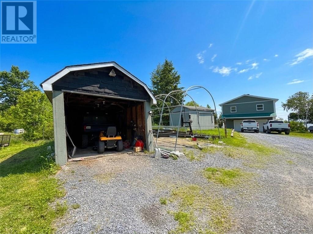 2203 Couture Street - 26