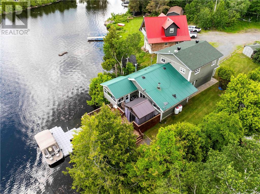 2203 Couture Street - 31
