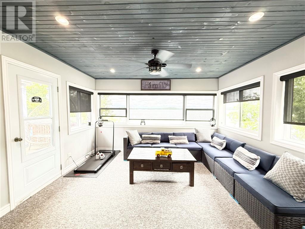 2203 Couture Street - 8