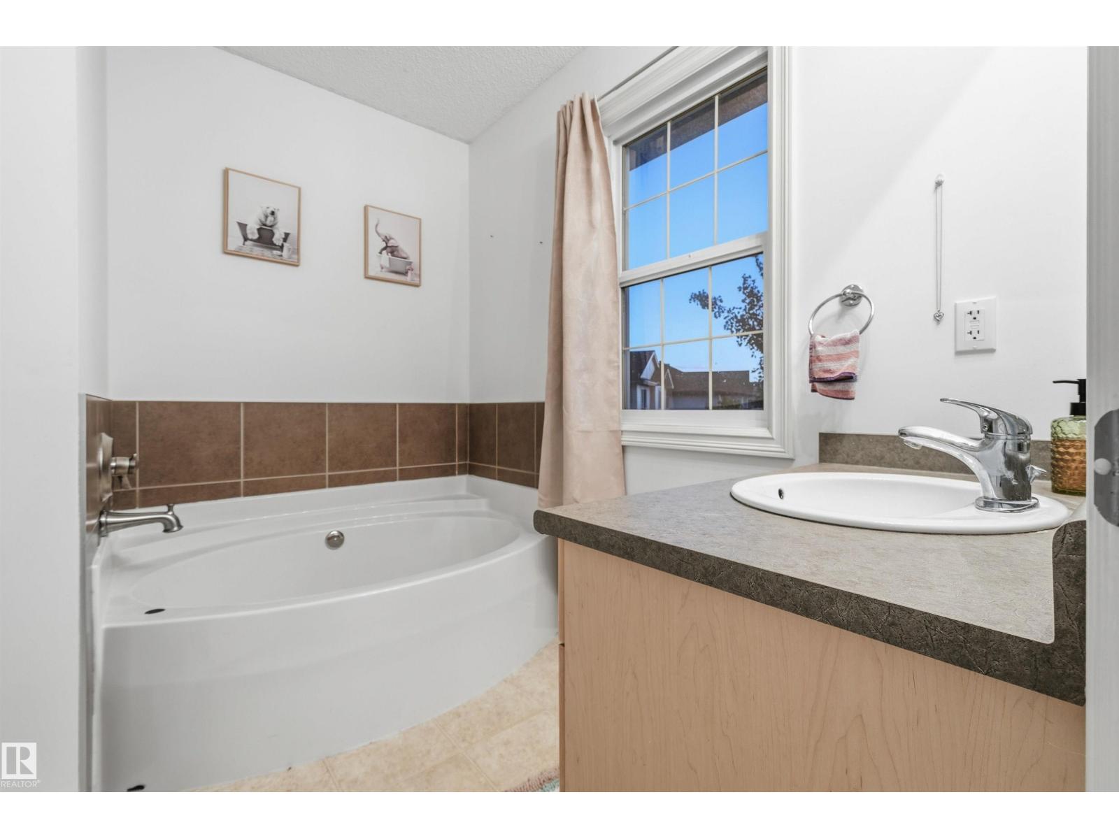 21207 90 Ave NW - 15