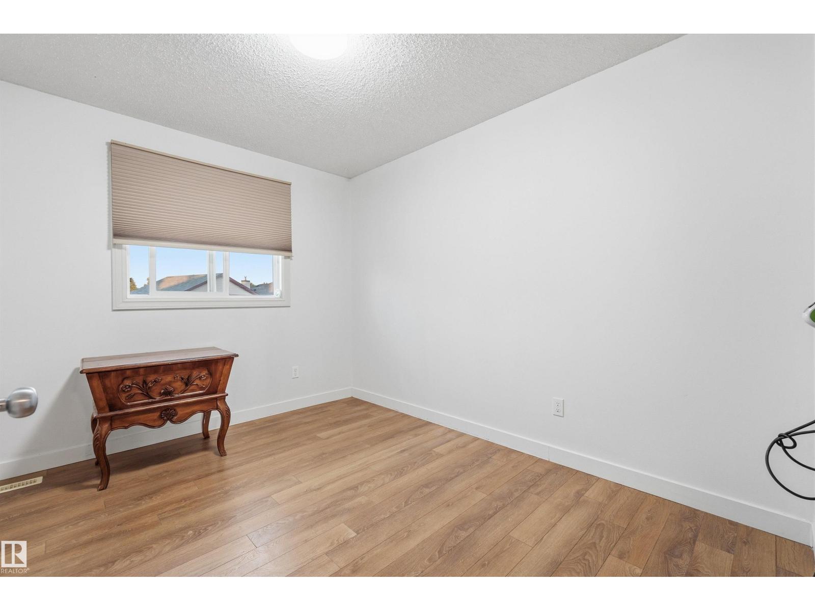 21207 90 Ave NW - 19
