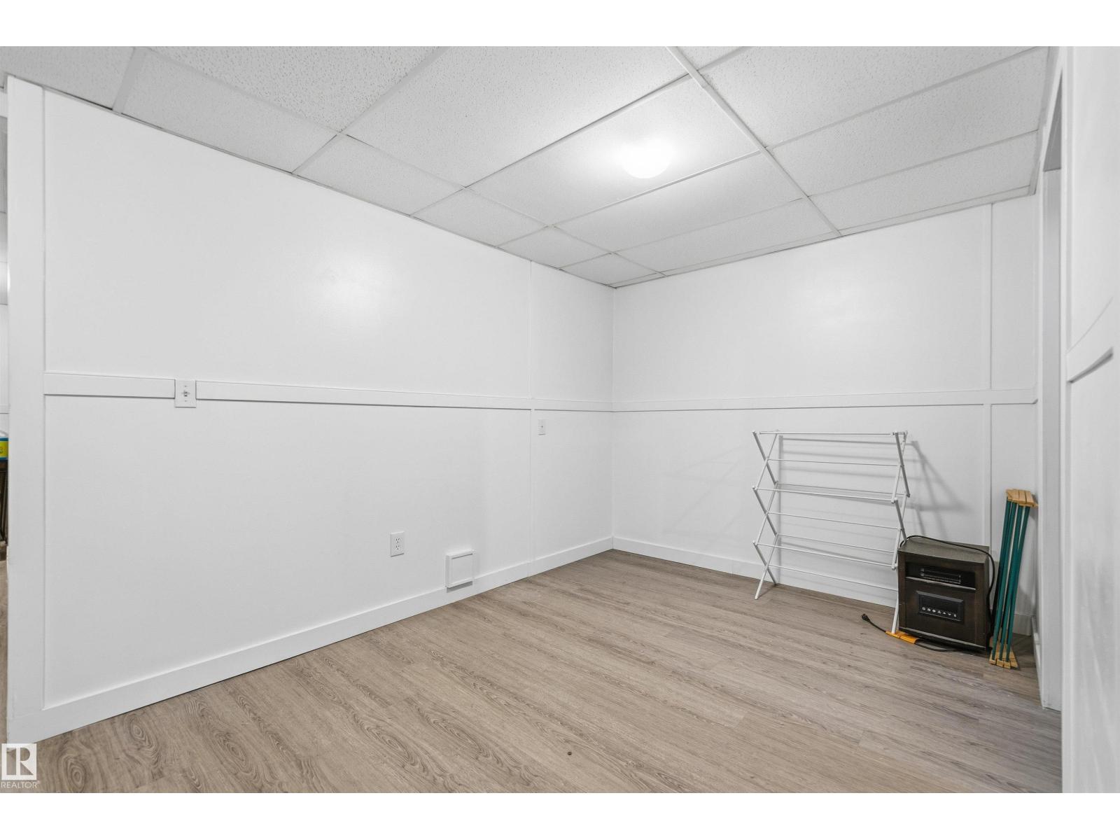 21207 90 Ave NW - 20