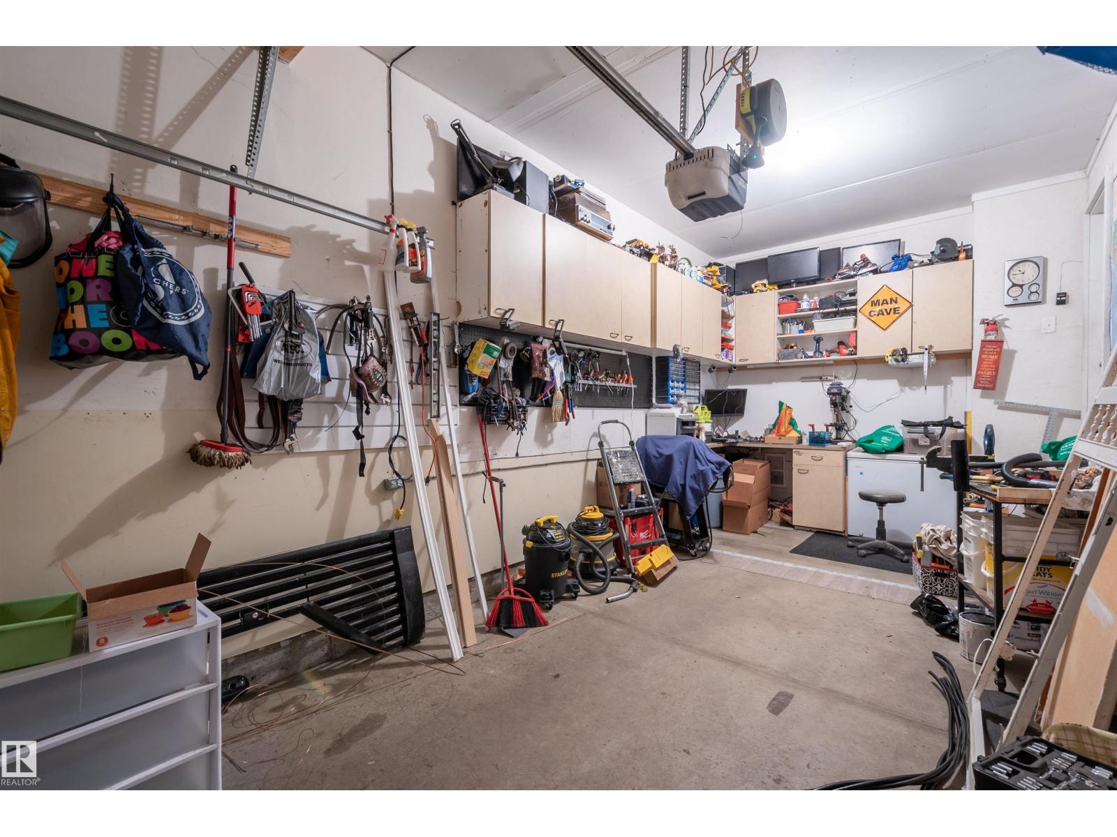 21207 90 Ave NW - 28