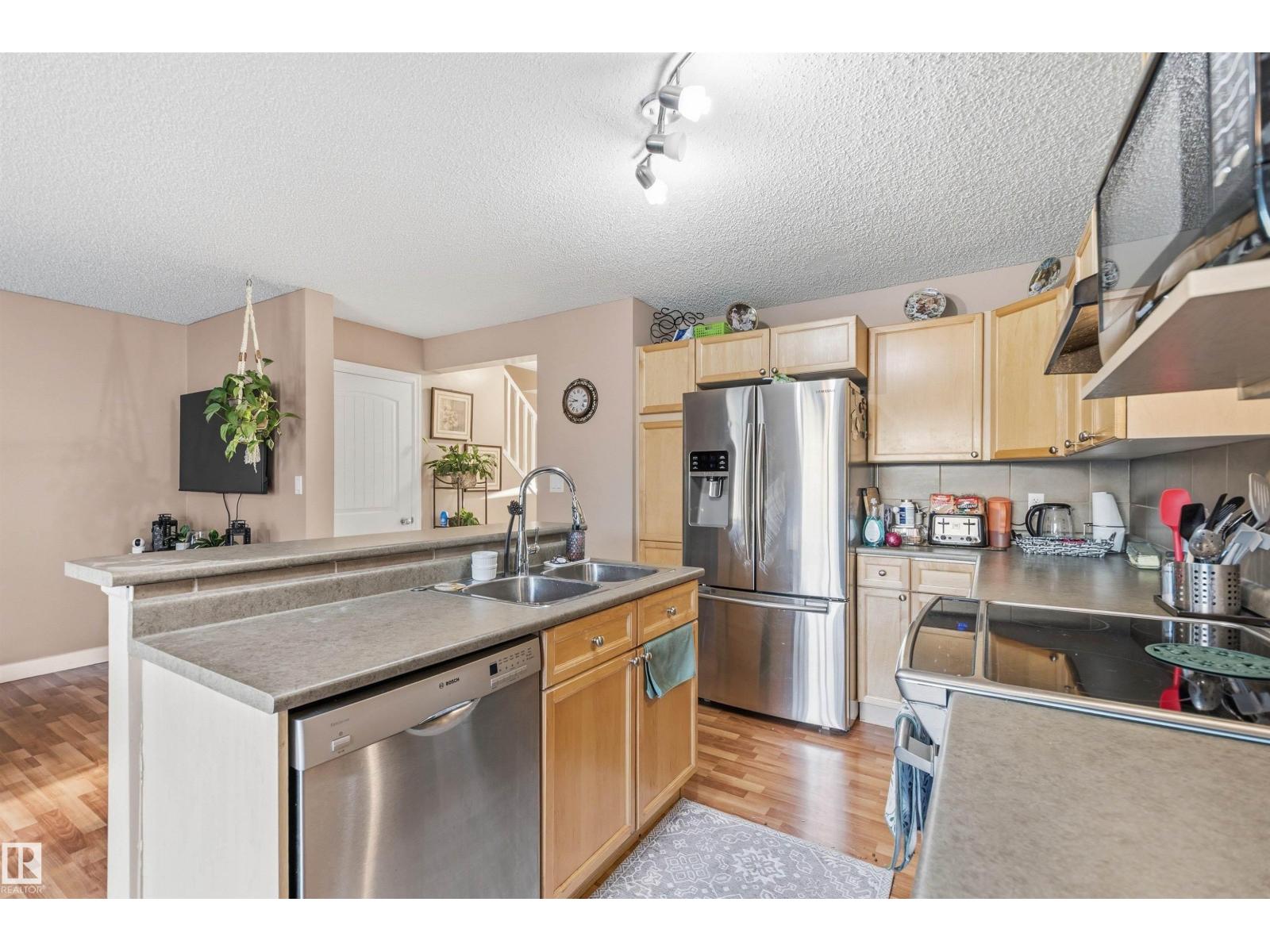 21207 90 Ave NW - 5