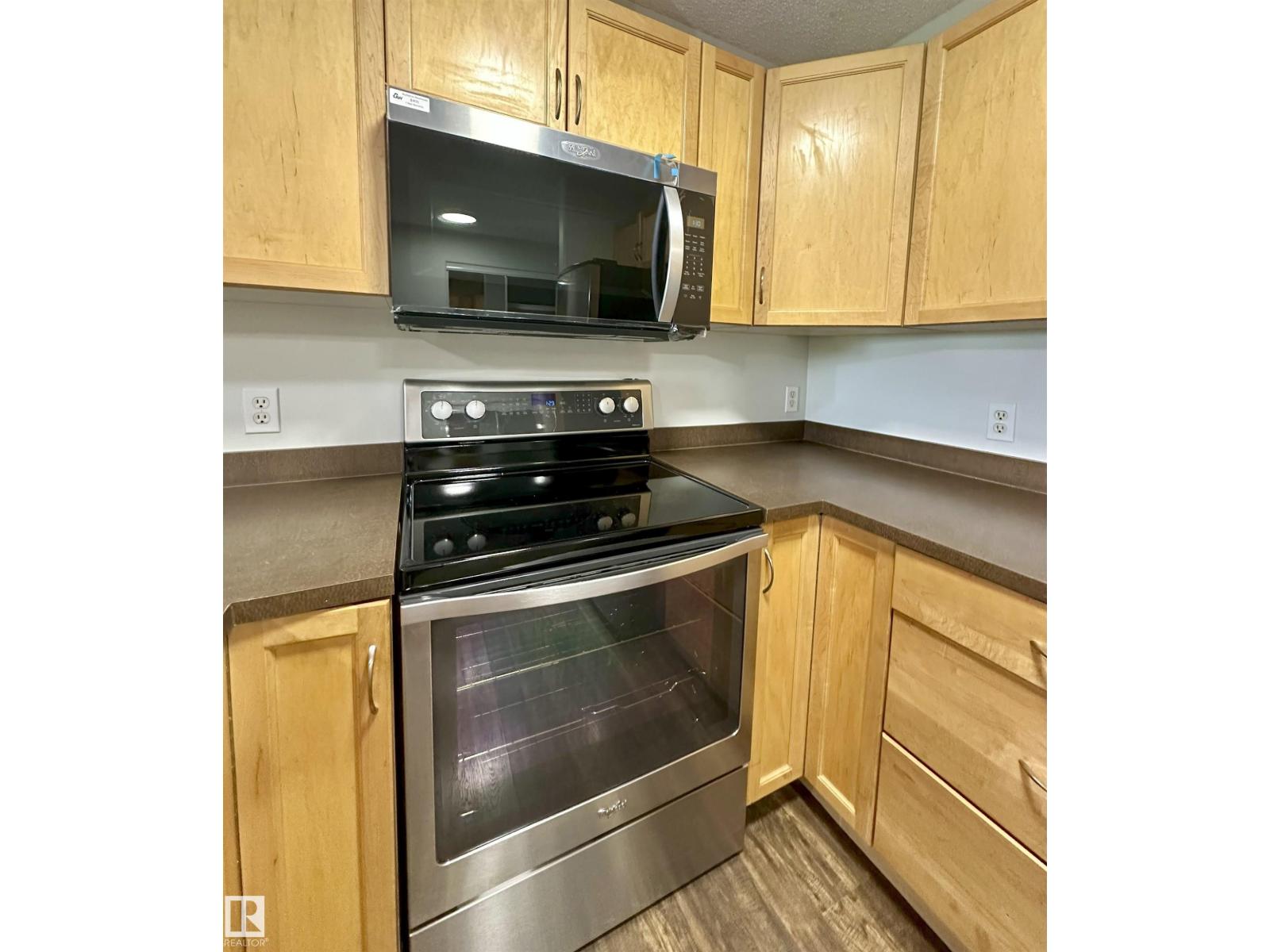 #318 646 MCALLISTER LO SW - 25