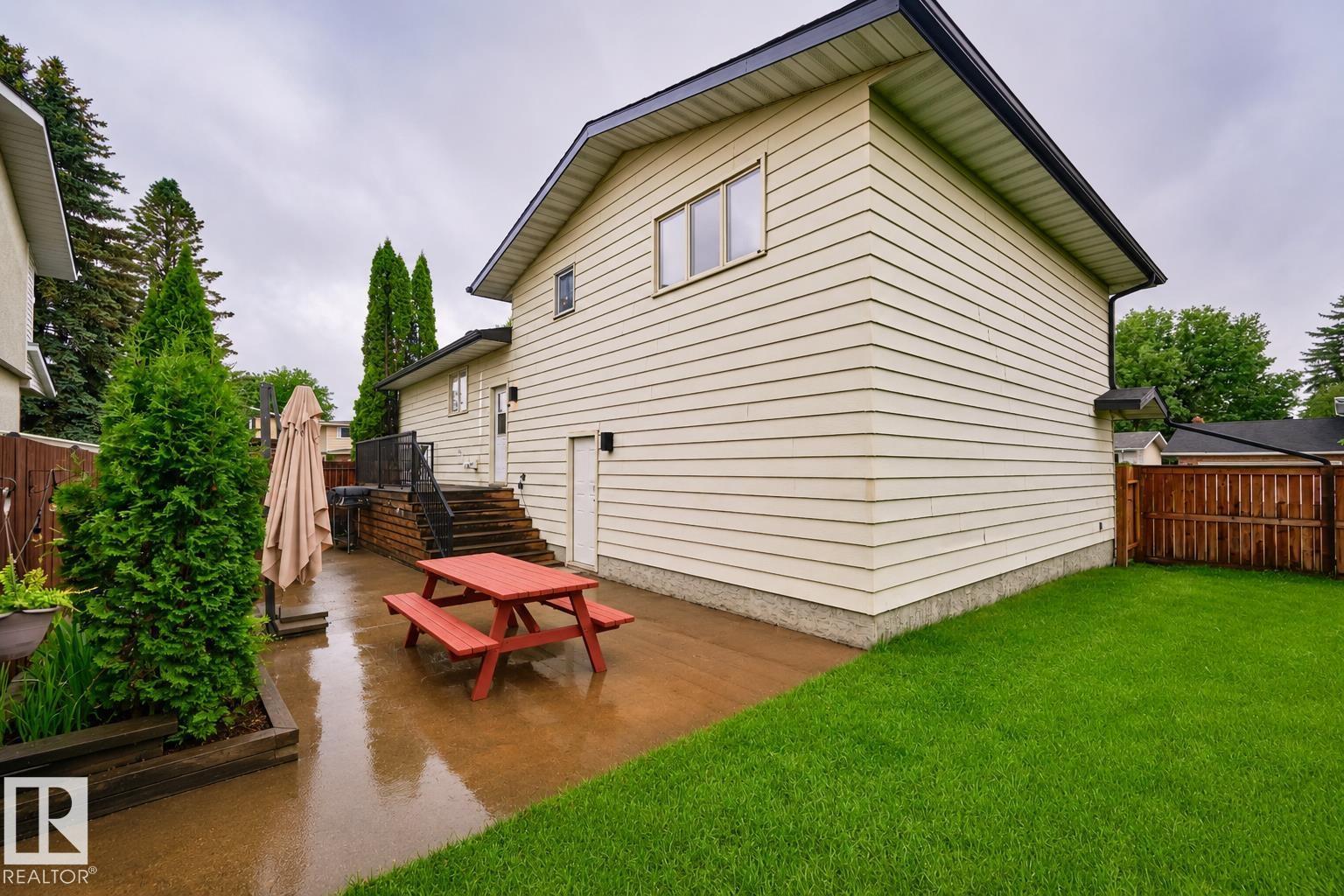 11329 33A AV NW — photo 30