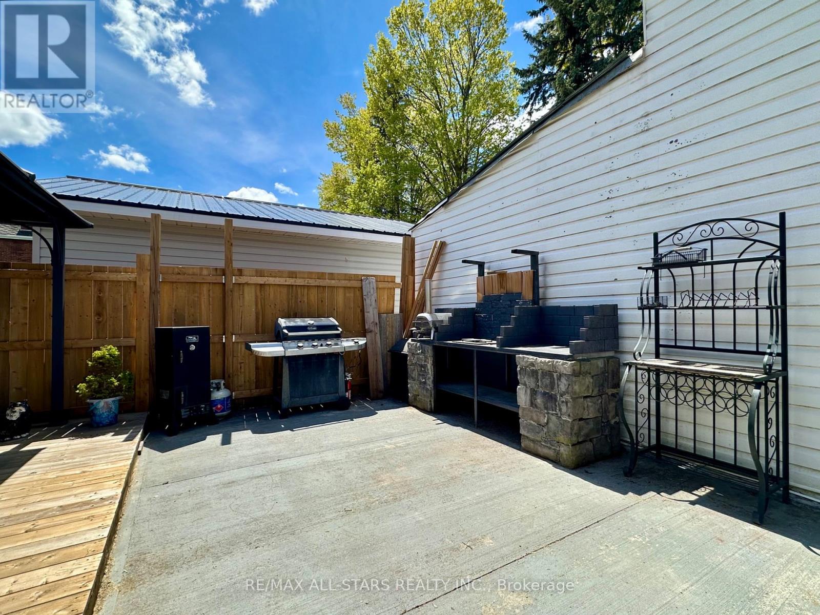 138 COLBORNE STREET - 40