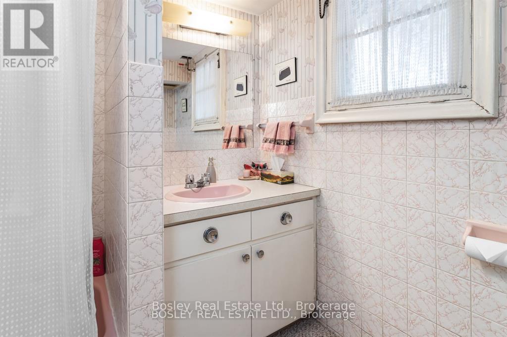 380 D'ARCY STREET - 35