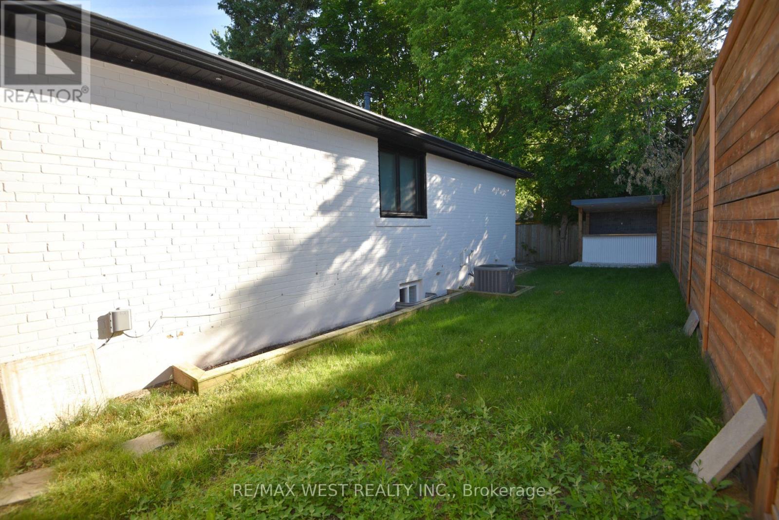 922 CENTRE STREET N - 46