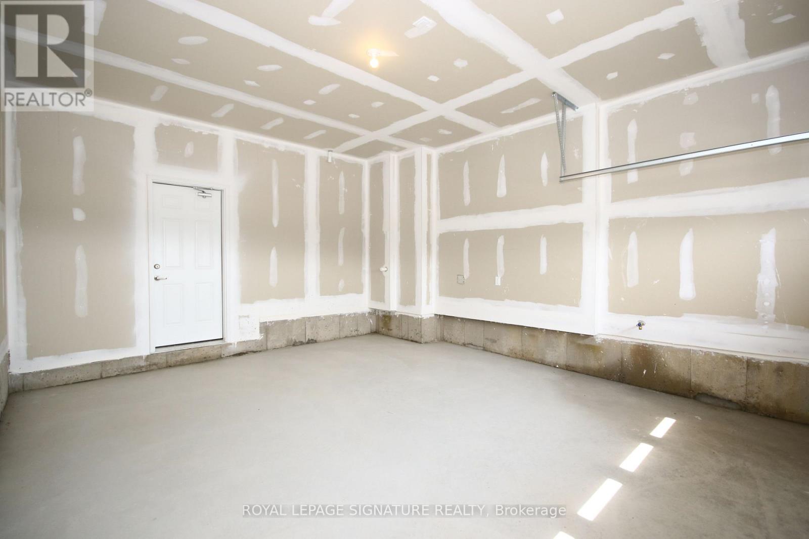 131 UNION BOULEVARD - 29