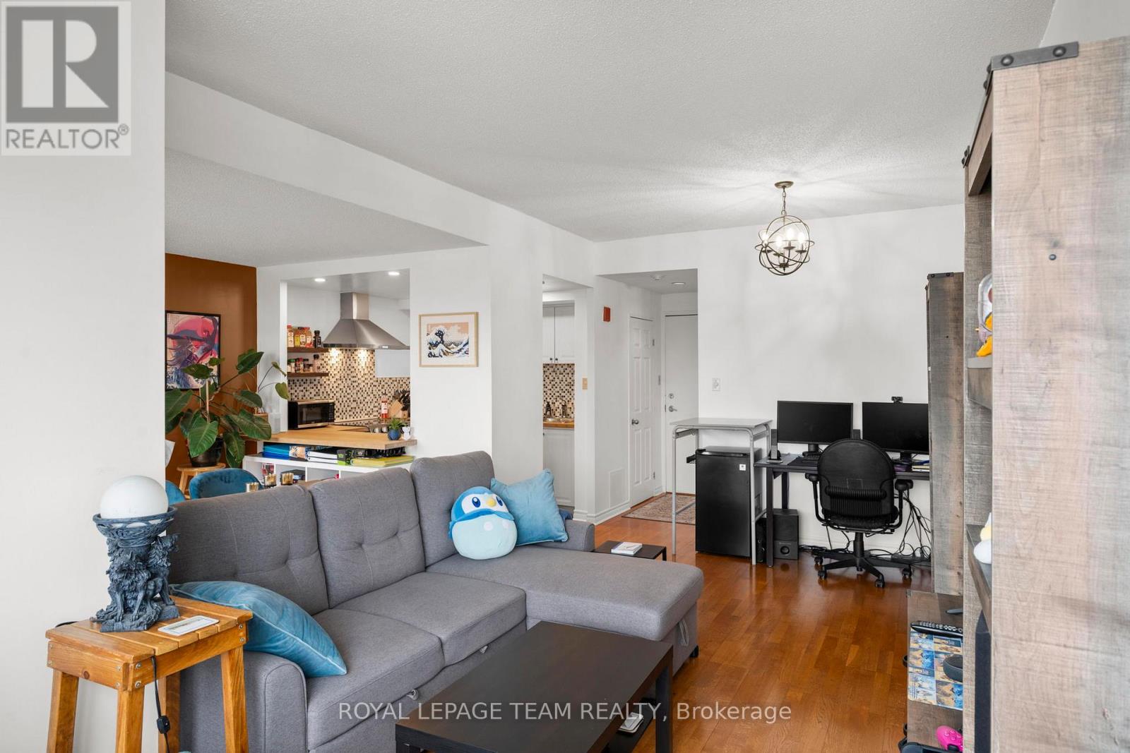 #902 45 HOLLAND AVENUE - 10