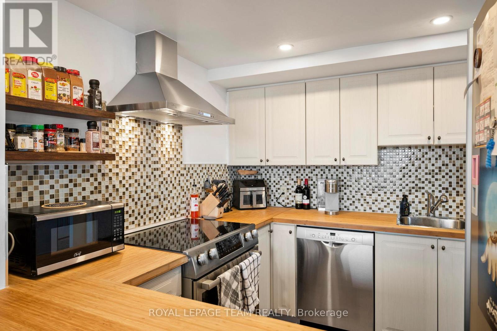 #902 45 HOLLAND AVENUE - 15