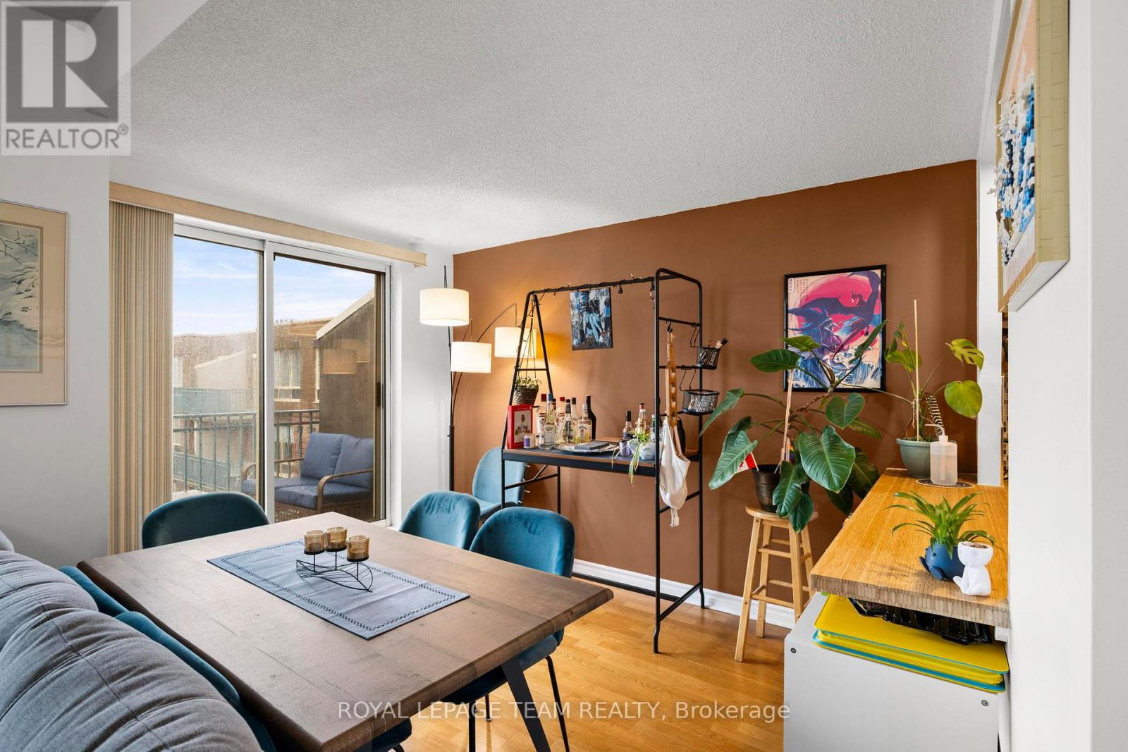 #902 45 HOLLAND AVENUE - 17