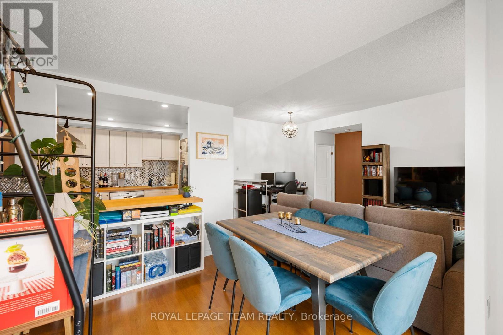 #902 45 HOLLAND AVENUE - 19