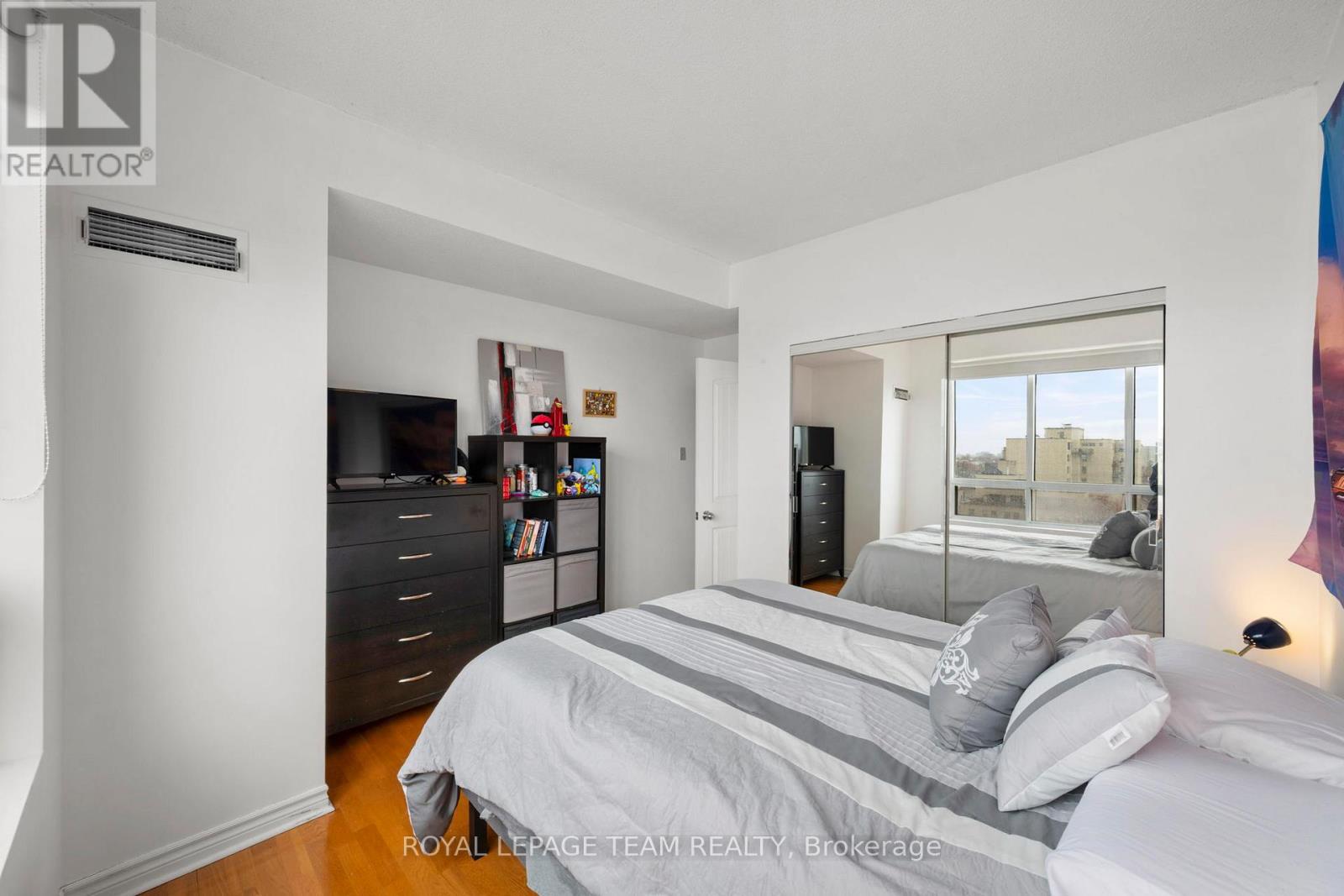 #902 45 HOLLAND AVENUE - 22