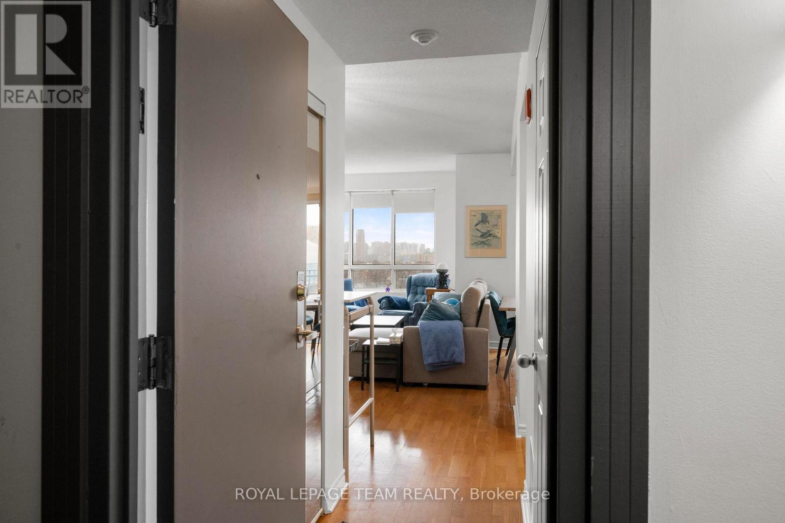 #902 45 HOLLAND AVENUE - 3