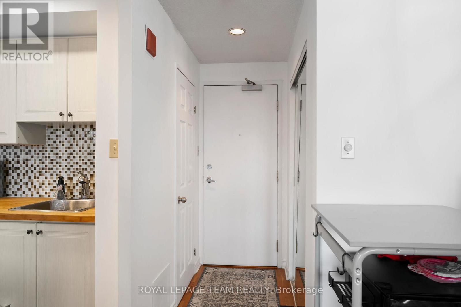 #902 45 HOLLAND AVENUE - 4