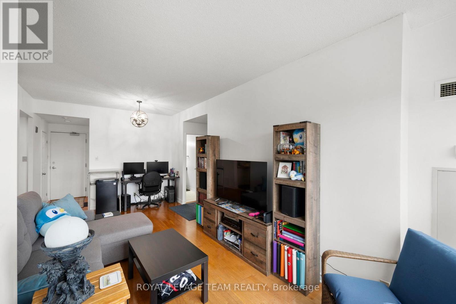 #902 45 HOLLAND AVENUE - 9