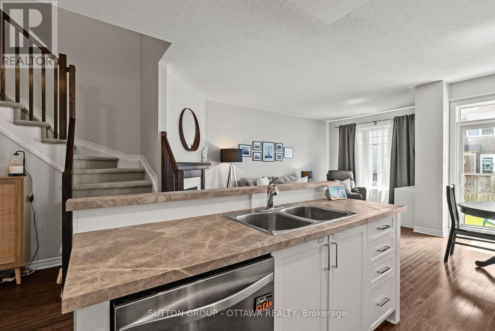 3 Bed, 3 Bath House for Sale in Ottawa – 711 HAZELNUT CRESCENT, Ottawa – MLS# X13484426 - Image 11
