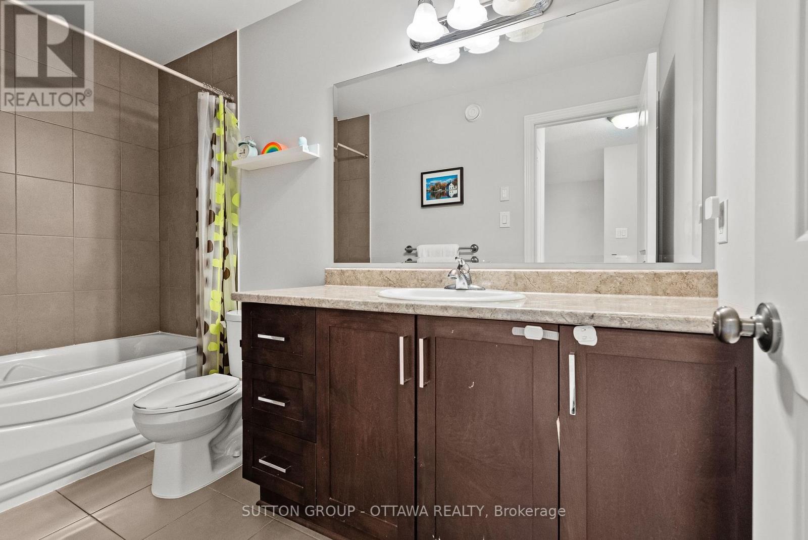 3 Bed, 3 Bath House for Sale in Ottawa – 711 HAZELNUT CRESCENT, Ottawa – MLS# X13484426 - Image 32