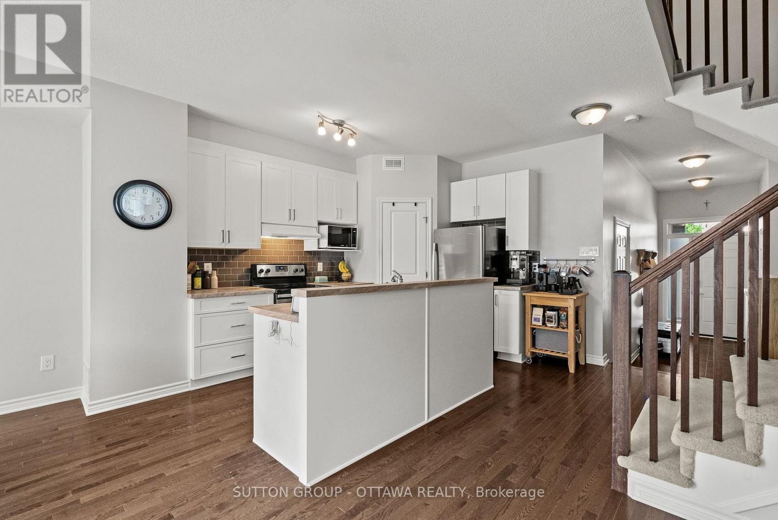 3 Bed, 3 Bath House for Sale in Ottawa – 711 HAZELNUT CRESCENT, Ottawa – MLS# X13484426 - Image 6