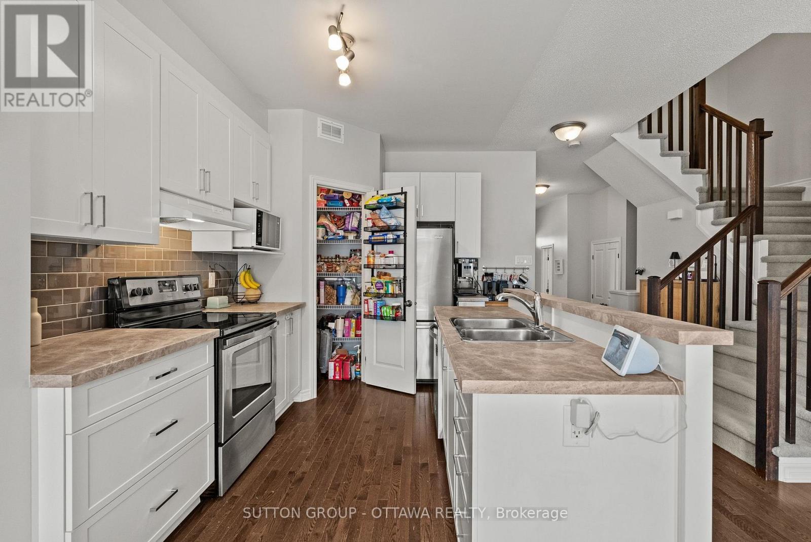 3 Bed, 3 Bath House for Sale in Ottawa – 711 HAZELNUT CRESCENT, Ottawa – MLS# X13484426 - Image 8
