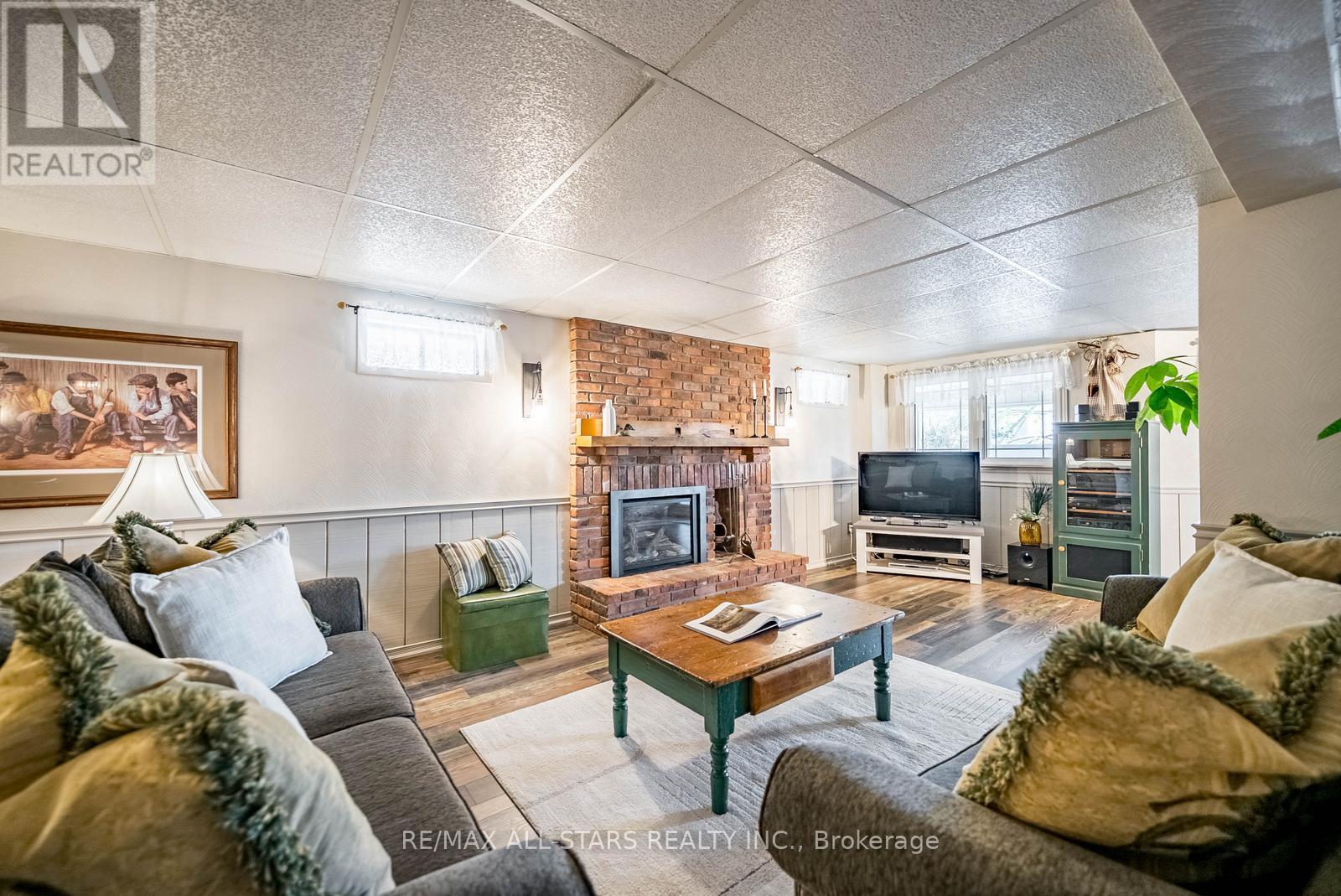 636 RUPERT AVENUE - 25