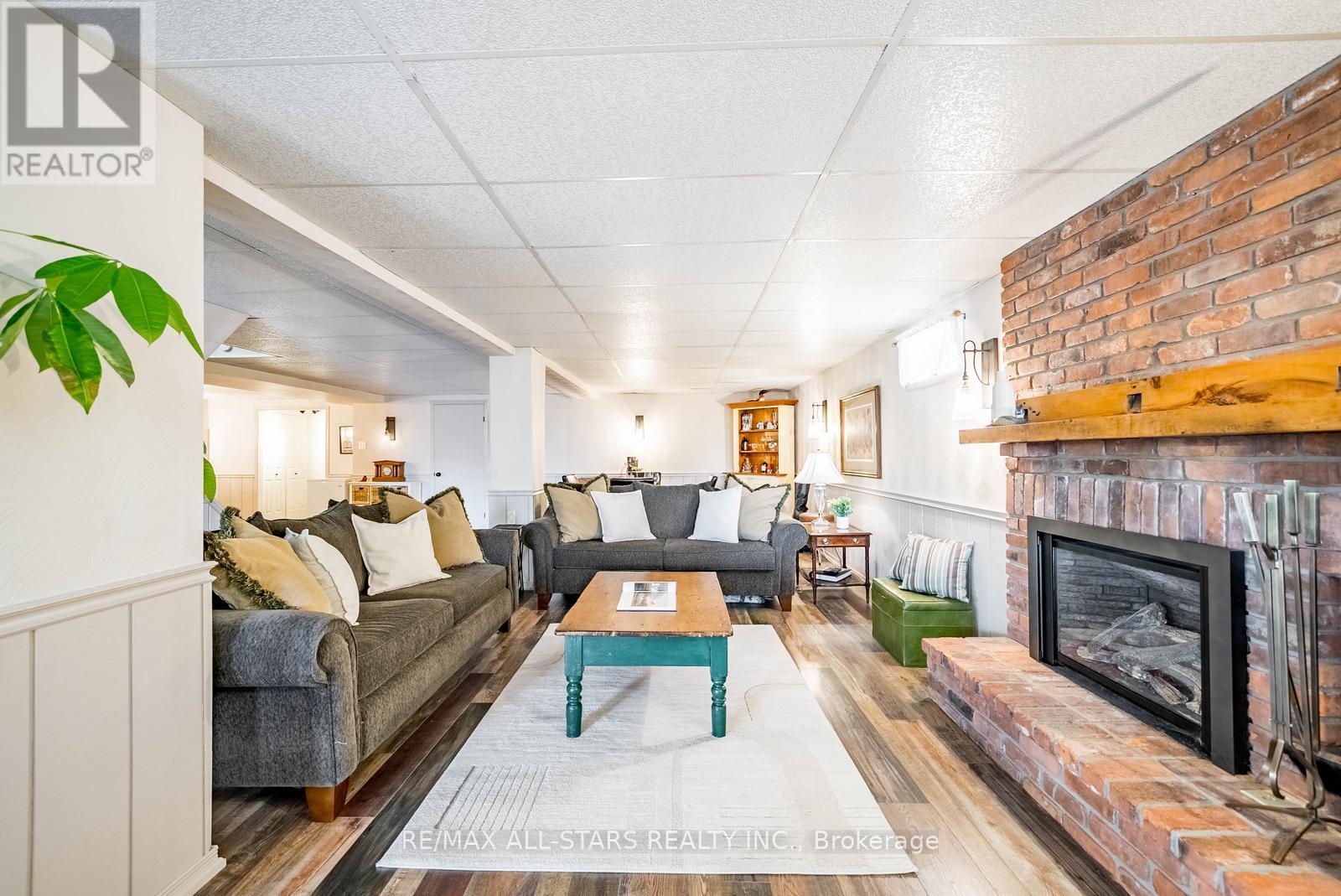 636 RUPERT AVENUE - 26