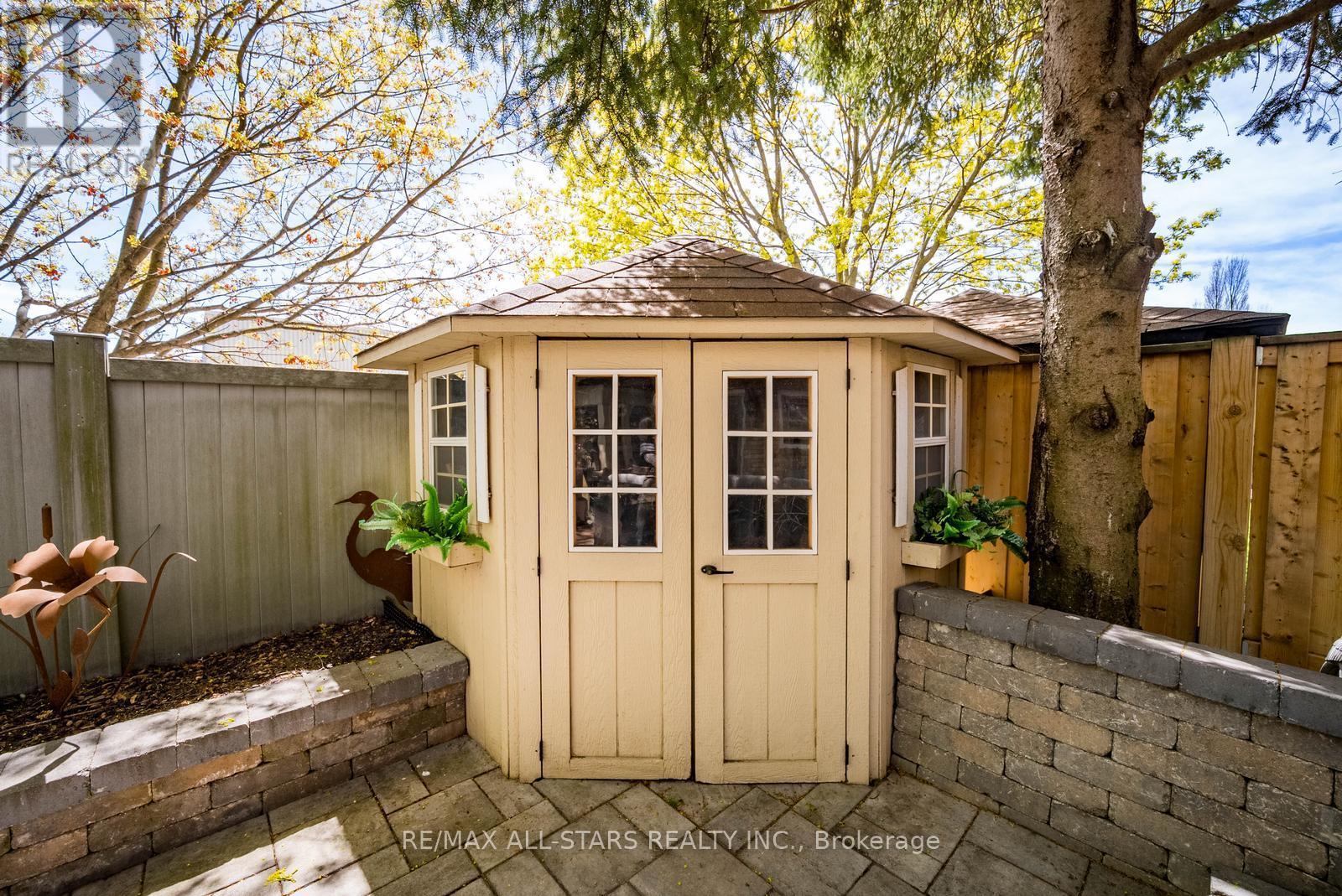 636 RUPERT AVENUE - 35