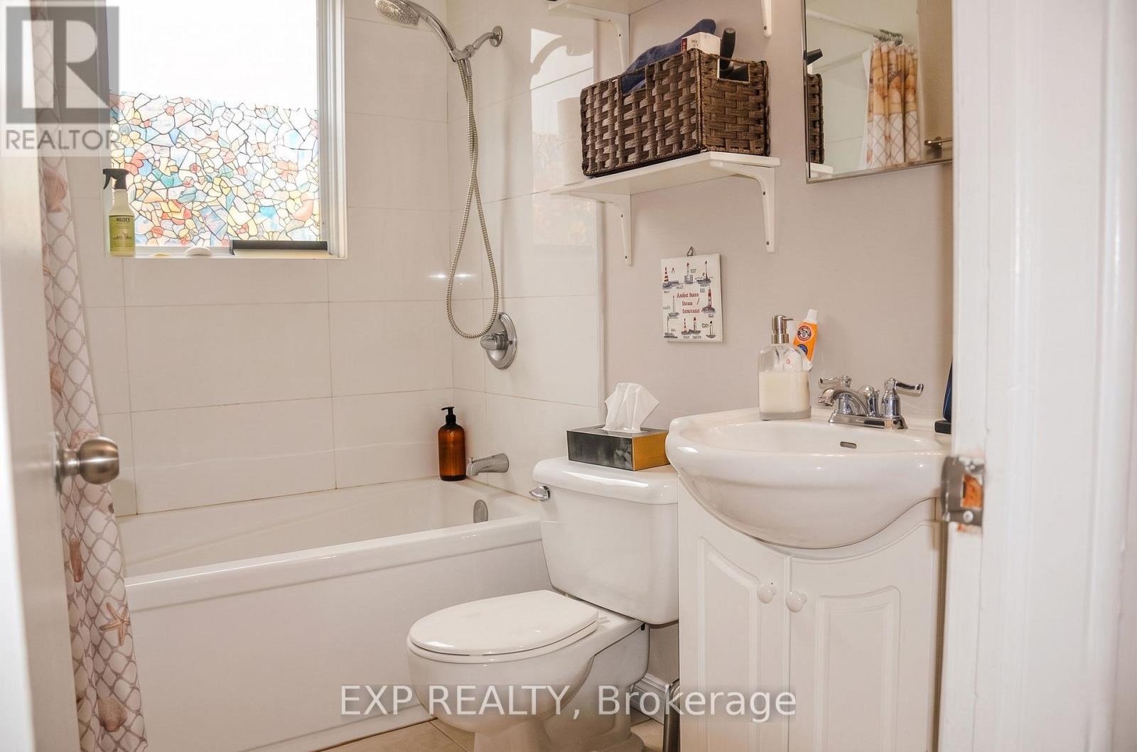 2 Bed, 1 Bath Multi-Family for Rent in Ottawa – 42 LAVERGNE STREET, Ottawa – MLS# X13484240 - Image 7
