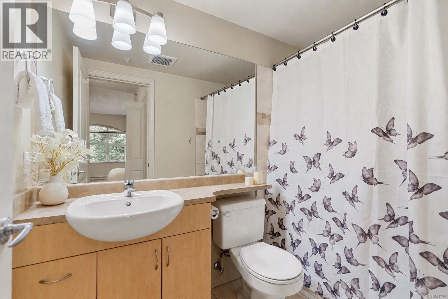 205 827 Fairfield Rd, Victoria