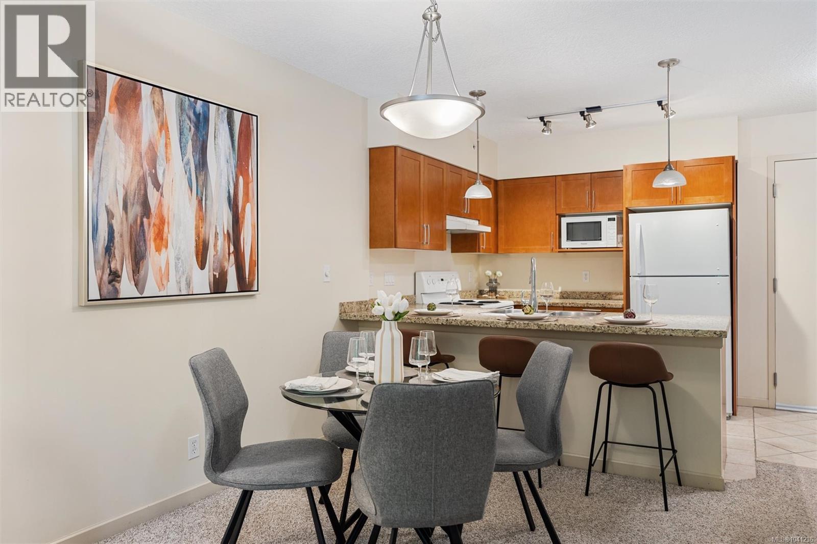 205 827 Fairfield Rd, Victoria