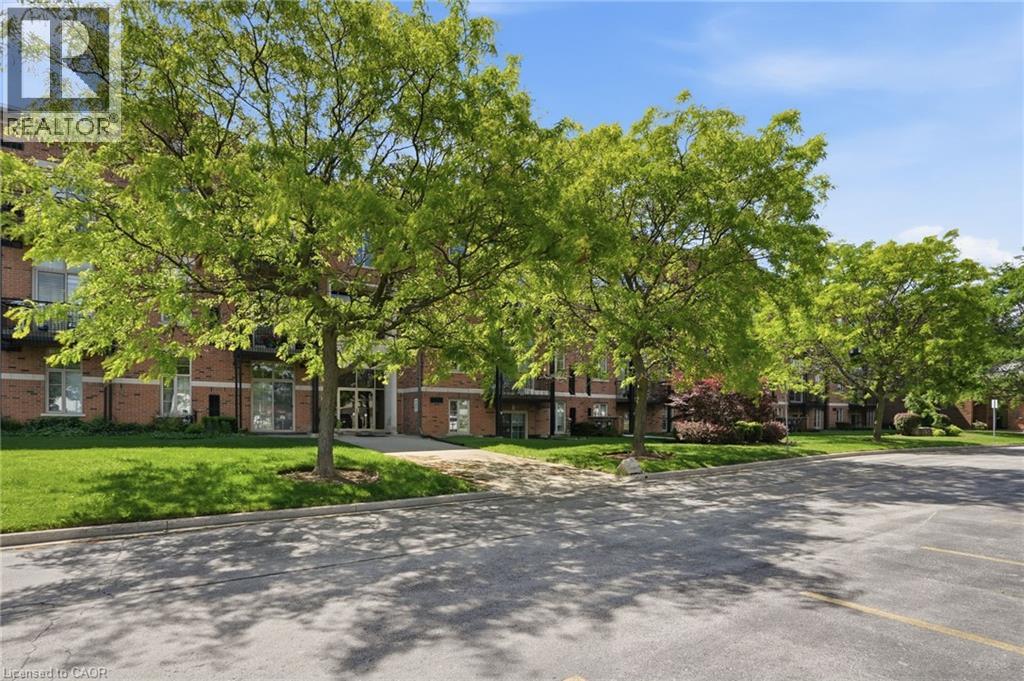 #219 262 DUNDAS Street E - 26