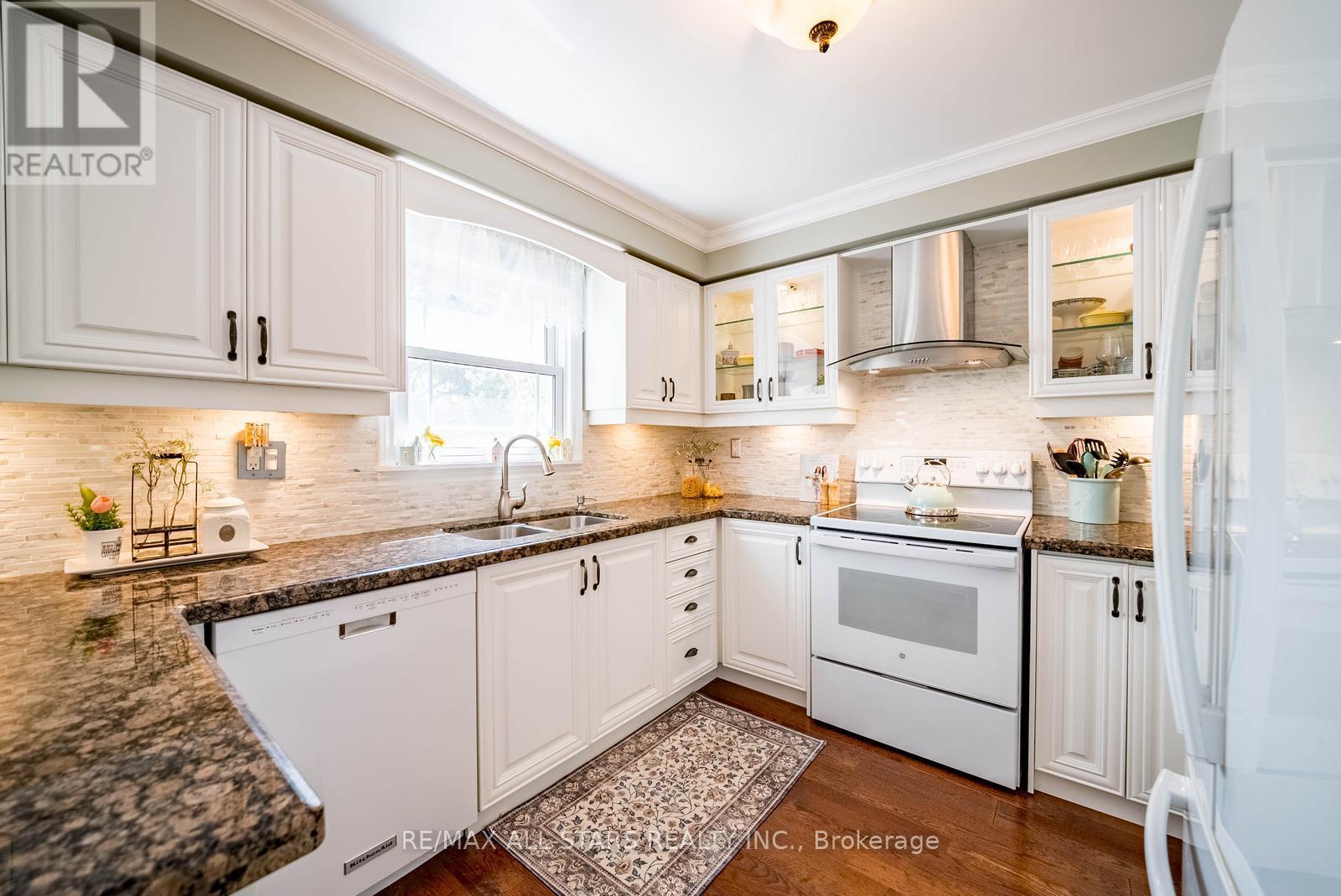 636 RUPERT AVENUE - 8