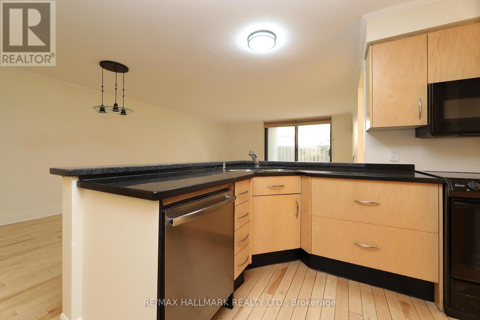 #106 212 ST. GEORGE STREET - 18