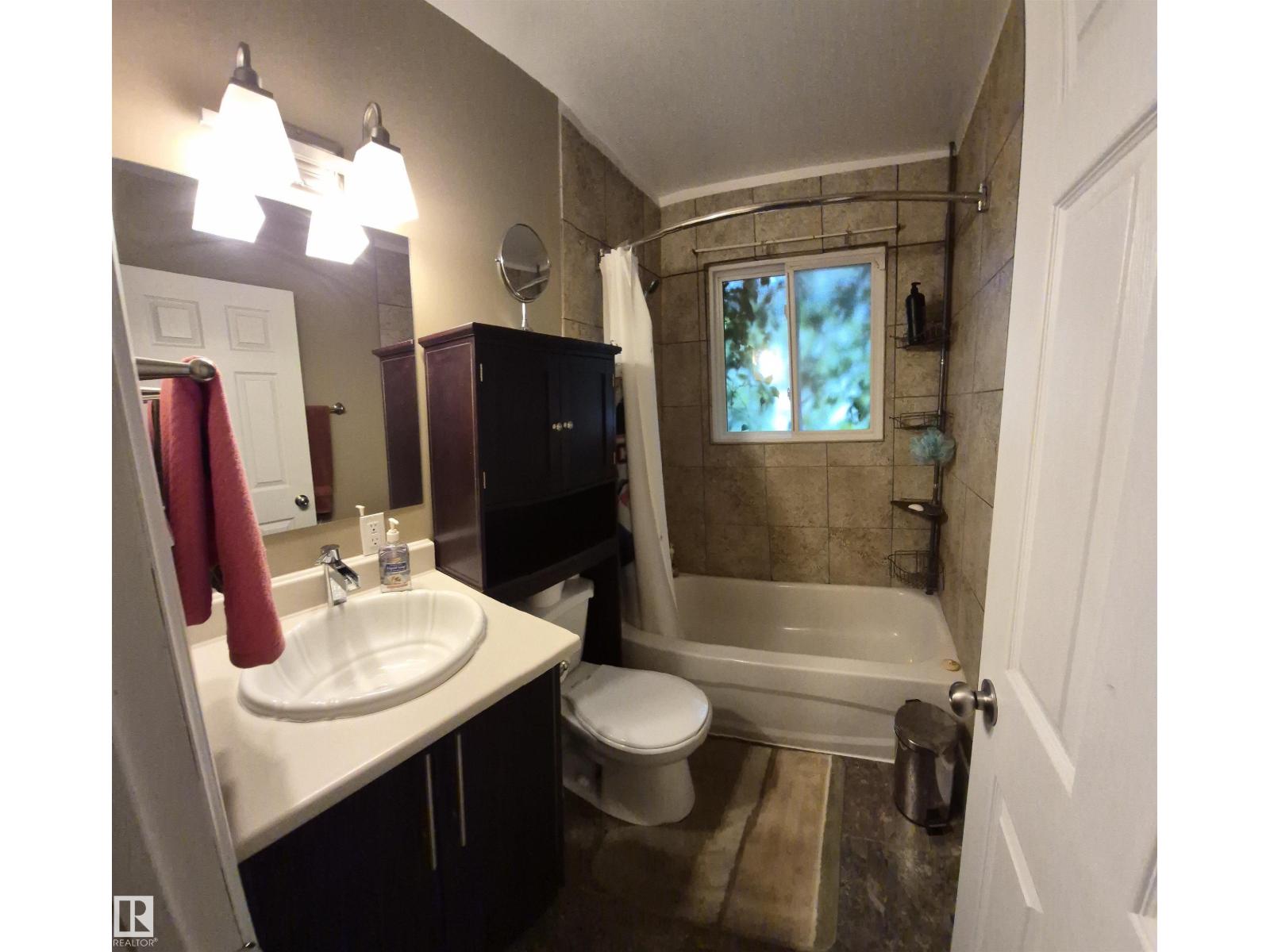 10523 105 ST - 7
